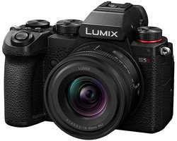 Panasonic LUMIX S5D Black + S 18-40mm f/4.5-6.3