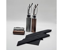 +2,0 / 2 unisex leesbril + 2 brillenkoker + 2 doekje / zwart bruin / supercompakte brillen +2.0 / 015016 / noodpakket leesbrillen / mini leesbrillen +2 / smartfit leesbrillen / metalen buis met bril / pocket leesbril dames heren / Aland optiek