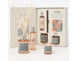 Luxe Geurcadeau Set – Geurkaars, Geurstokjes & Spray – 25 x 19 x 6 cm – Cadeaubox – Geschenkset voor Vrouwen & Mannen – Huisparfum / Interieurparfum – Bloemig & Fris – Beige
