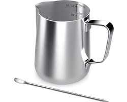 Handmatige melkopschuimer van roestvrij staal met een inhoud van 350 ml, voorzien van maatverdeling en een latte art pen.