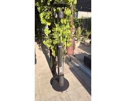 WOLFF BBQ - Pellet Terrasverwarmer op Wielen - Pellet sfeerhaard – Vuurzuil met Glasbuis – 5 kW – Inclusief Schoonmaakborstel