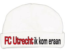 Babymutsje met de tekst: FC Utrecht ik kom eraan !