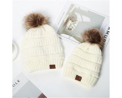 Matching Ouder & Baby Wintermuts met Pompom – Wit – Twinning Mutsen voor Moeder, Vader & Kind (18-36 mnd) - CC - Kerstmutsen