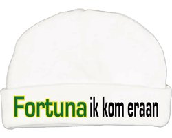 Babymutsje met de tekst: Fortuna ik kom eraan !