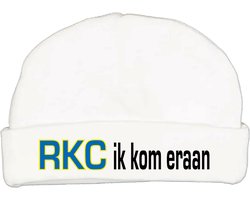 Babymutsje met de tekst: RKC ik kom eraan !