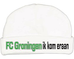 Babymutsje met de tekst: FC Groningen ik kom eraan !
