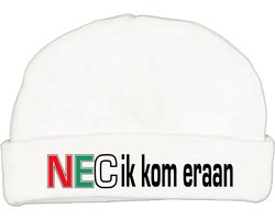 Babymutsje met de tekst: NEC ik kom eraan !