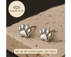 Lundholm Oorknopjes Dames Kattenpoot - 925 Sterling Zilver - Kleine Oorbellen Meisje Cadeautje (0.6 x 0.5 cm) - Schattig & Verfijnd - Luxe Geschenkverpakking