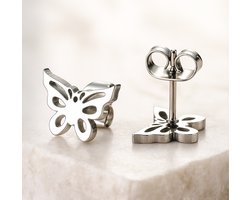 Lundholm Vlinder Oorknopjes Meisjes – Premium Stainless Steel Zilverkleurig – Schattige Vlinder Oorbellen (1.2 x 0.9 cm) – Cadeau voor Haar – Kerstcadeau Tip – Luxe Geschenkverpakking