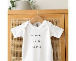 Baby rompertje met tekst - Auntie’s little bestie - Maat 50-56 - Aankondiging zwangerschap - Cadeau - Zwangerschap aankondiging - aankondiging baby - pregnancy announcement