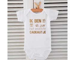 Baby Rompertje met tekst cadeau liefste mama papa Ik ben dit jaar het mooiste cadeautje 2025 2026 | korte mouw | wit goud | maat 50/56 Geboorte aankondiging bekendmaking zwangerschap aanstaande Kraamcadeau jongen meisje eerste Moederdag vaderdag