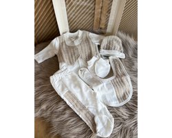 Luxe geschenkdoos-5 delige set- Baby pak - jongenskostuum baby -dooppakje-kraamcadeau-new born-bruiloft-fotoshoot-babyshower-doopsel-maat 56 vanaf geboorte tem 3 maanden- katoen-creme beige kleur