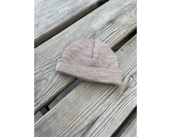 Mutsje newborn merinowol - maat 50/56 - 100% merinowol - kriebelt niet - heerlijk zacht - temperatuurregulatie - zelfreinigend - taupe - lichtbruin