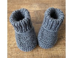 Babyslofjes 0-6 maanden | gebreid | zool 11cm | grijs | handgemaakt | baby cadeau | babysokken | baby shower cadeau | kraamcadeau | pantoffels | meisjes jongens pantoffels | winter | warme pantoffels