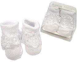 NURSERY TIME - GIFT BOX BABY Bootee Sokjes met kant WIT 0-1 maand (maat 56)