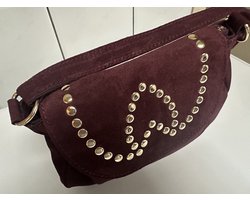Tas -bordeaux -suède -met studs -zowel hand als crossbody te dragen