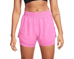 Nike one dri-fit 2-in-1 damesshorts in de kleur roze.