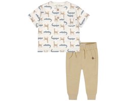 Dirkje jongens kledingset: T-shirt Loose Fit Off White Broek Sand maat 104