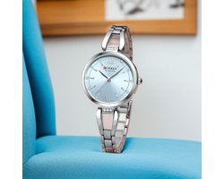Luxe CURREN Dameshorloge Zilverkleur met lichtblauw wijzerplaat - Elegante Roestvrijstalen Horloge met Kristallen - Waterdicht & 5 Kleuren