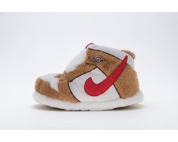 Grappige pantoffels | Sneaker sloffen Bruin / Rood / Wit| Air Jordan 1 NikeCraft Mars Yard | Dames en Heren Sloffen | Cadeau voor tieners en jongeren | Sloffen maat 36 t/m 46 | Sloffen en Pantoffels maat 36, 37, 38, 39, 40, 41, 42, 43, 44, 45, 46
