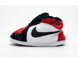 Grappige pantoffels | Sneaker sloffen Rood / Zwart / Wit | Air Jordan 1 Chicago | Binnenschoenen voor Dames en Heren | Cadeau voor tieners en jongeren | Sloffen maat 36 t/m 46 | Sloffen en Pantoffels maat 36, 37, 38, 39, 40, 41, 42, 43, 44, 45, 46