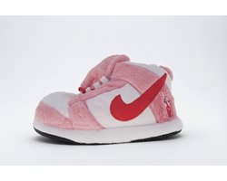 Grappige pantoffels | Sneaker sloffen Roze / Rood / Wit | StrangeLove x Nike SB Dunk Low | Dames en Heren Sloffen | Cadeau voor tieners en jongeren | Sloffen maat 36 t/m 46 | Sloffen en Pantoffels maat 36, 37, 38, 39, 40, 41, 42, 43, 44, 45, 46