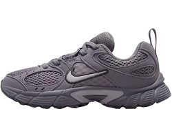 Nike v5 rnr suede in de kleur grijs.