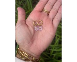 Kinderoorbellen – Stainless Steel - Bloemen oorbellen - Gouden oorbellen meisjes - Meisjes oorbellen - Oorbel ringetjes bloem – Oorbel hanger kralen bloem- Cadeautje meisje - Oorbel bloem roze