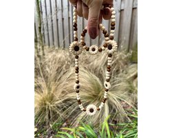 Kralenketting - Houten kralen ketting - setje van ketting en armband - Sieraden meisje - Handgemaakt houten kralen set - Ketting en armband - Ketting en armband met bloem - Bloem crème - armband bloem - ketting bloem - Cadeautje meisje - kado meisje