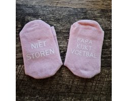 Babysokjes - Papa Kijkt voetbal - Voetbal - Verjaardag - Vaderdag - Cadeau