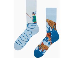 Vissers Sokken met Hengel en Vissen - Twee verschillende Sokken dames/heren 38-43 - Leuk cadeau voor Hobbyvissers en Hengelsport liefhebbers