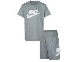 Nike club t-shirt & short set in de kleur marine.