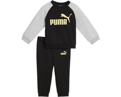 Puma minicats ess raglan crew set fl in de kleur zwart.